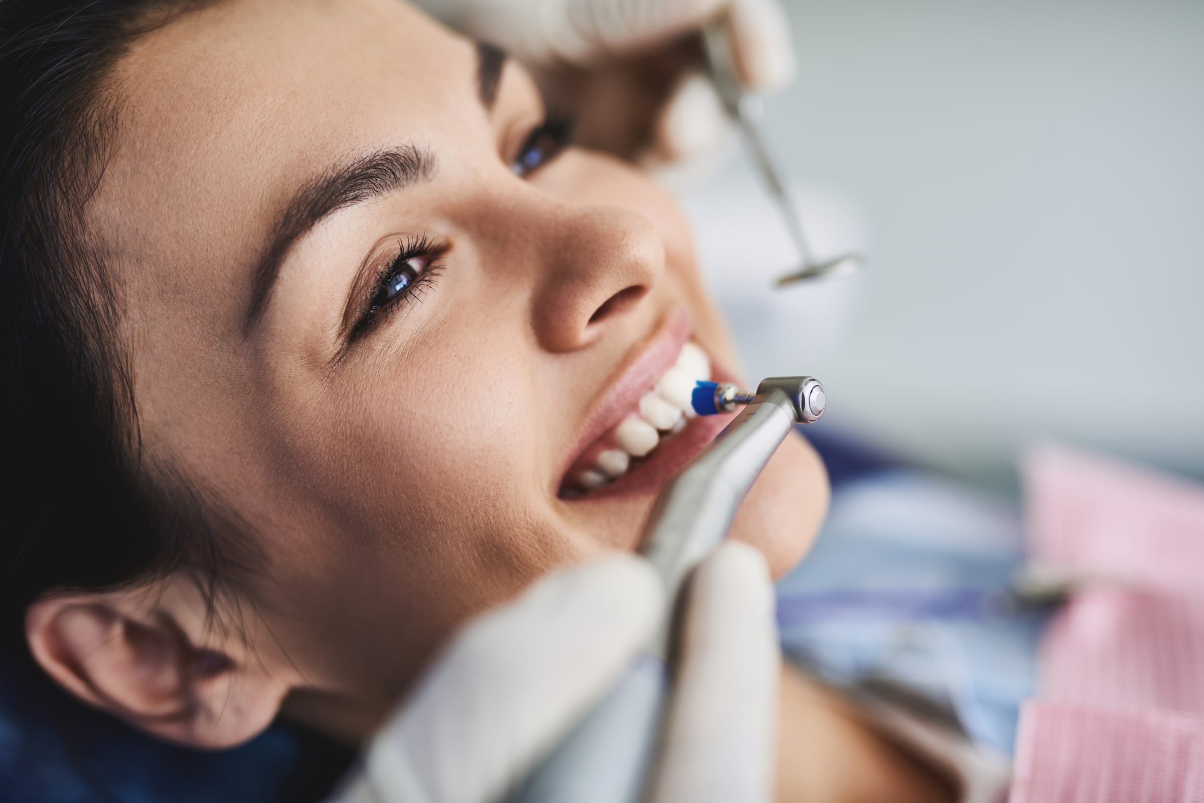 Upper Dental, cuidado de implantes y cirugía